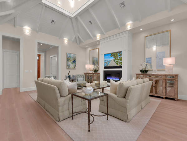 Luxury Coastal Retreat in Naples - Perfect For Your Next Vacation